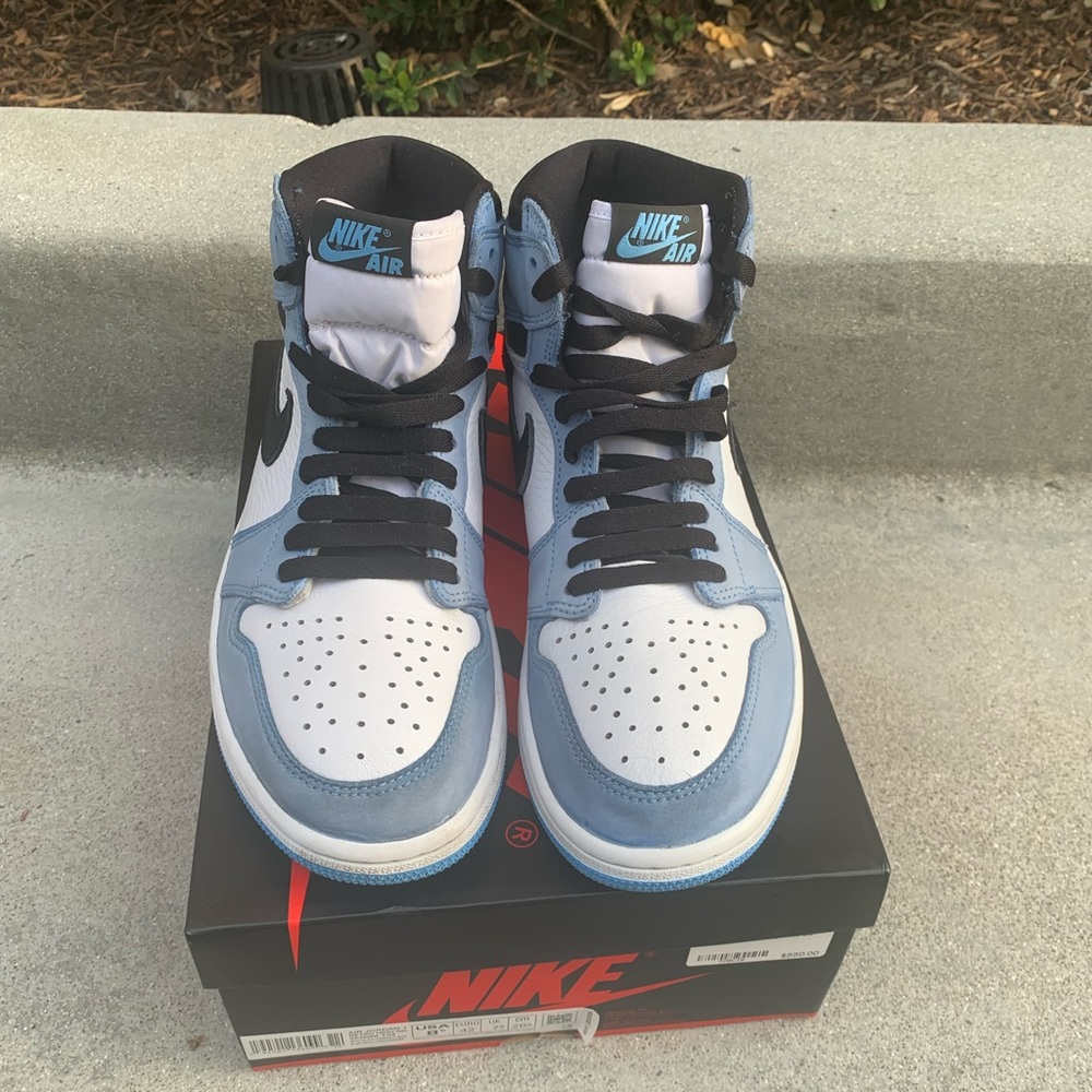 Jordan 1 OG “ University Blue” - Picture 2 of 3